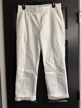 White Women’s Capris - Sound & Style